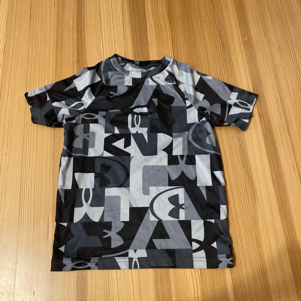 Under Armour, camouflaged boys shirt
